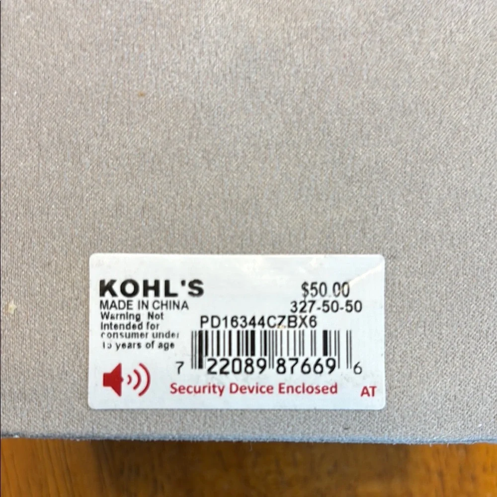 Elegant Silver Cross Necklace with Cubic Zirconia - Picture 3 of 3